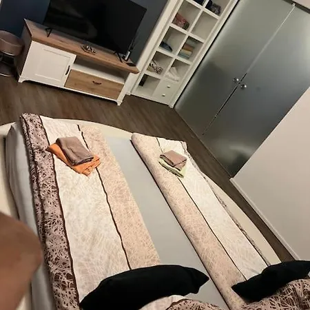 Luxurioese Ferienwohnung Mit Sauna Und Whirlpool Keulen Buitenkant foto
