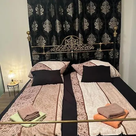 Luxurioese Ferienwohnung Mit Sauna Und Whirlpool Keulen Buitenkant foto