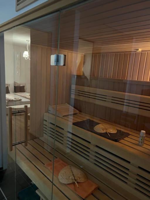 Luxurioese Mit Sauna Und Whirlpool *