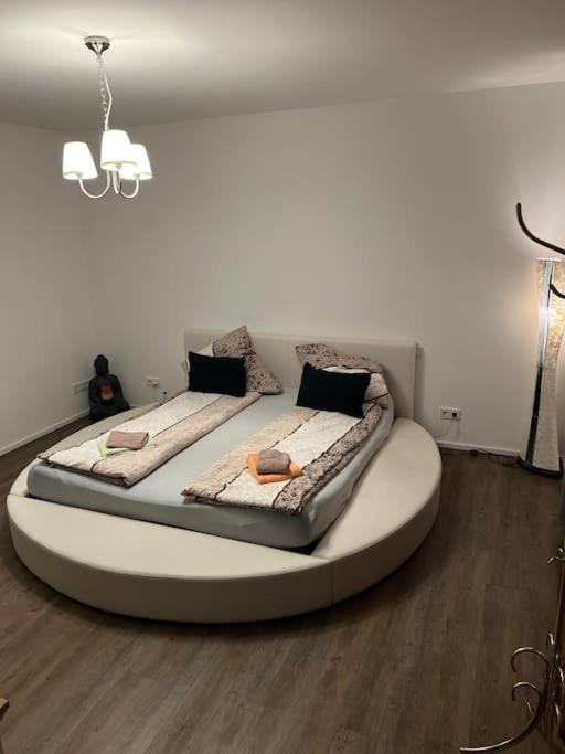 Apartment Luxurioese Mit Sauna Und Whirlpool Cologne