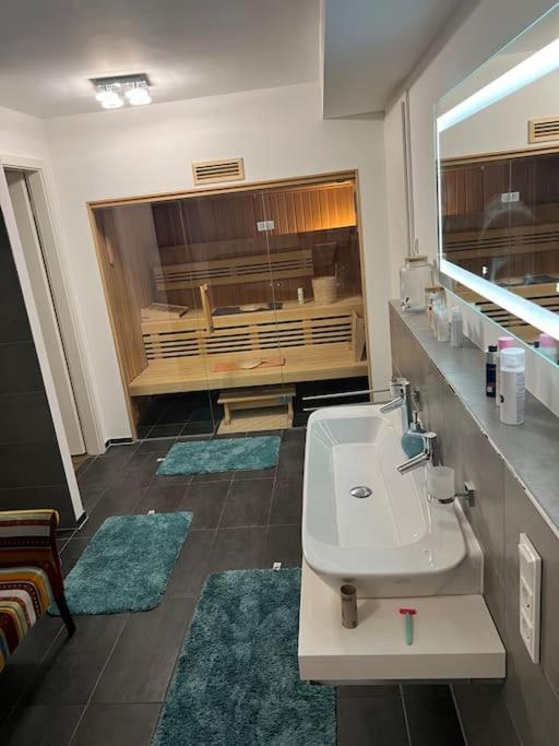 Luxurioese Mit Sauna Und Whirlpool Cologne